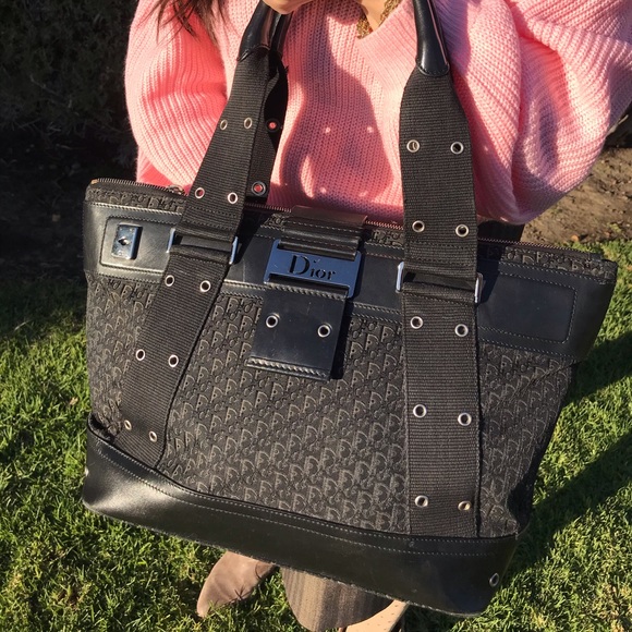 Dior Handbags - Dior street chic signature 🥰